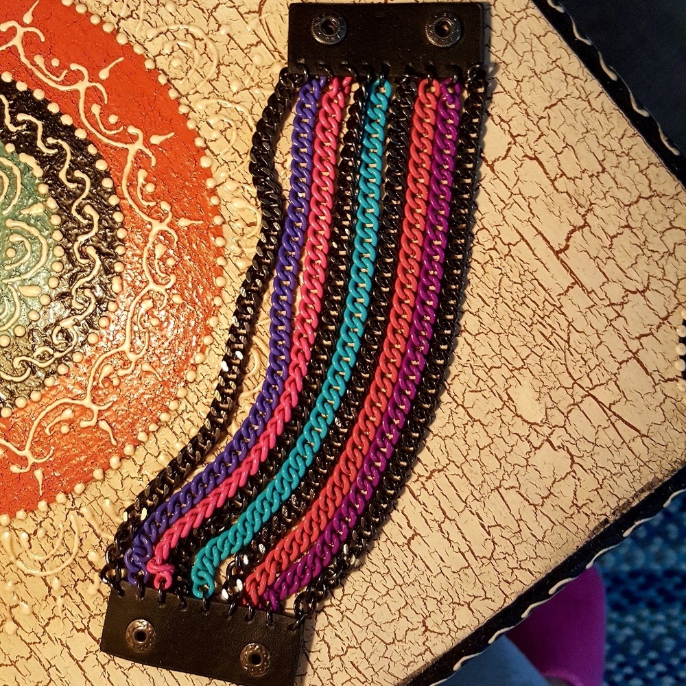 Chain bracelet multi color , snaps close